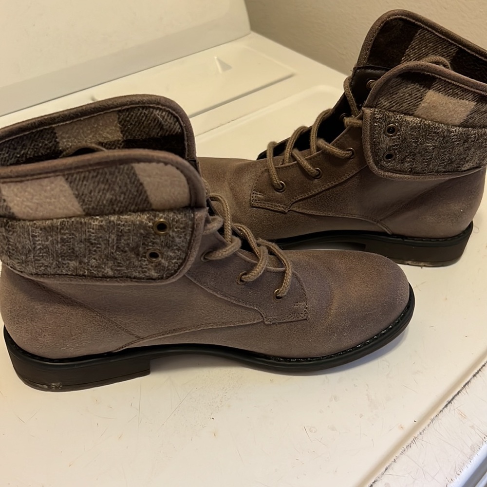 Cliffs by White Mountain Lace up Boots Size 7